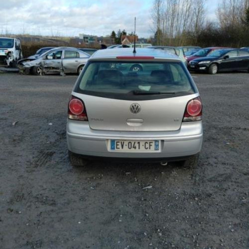 Malle/Hayon arriere VOLKSWAGEN POLO 4 Photo n°13
