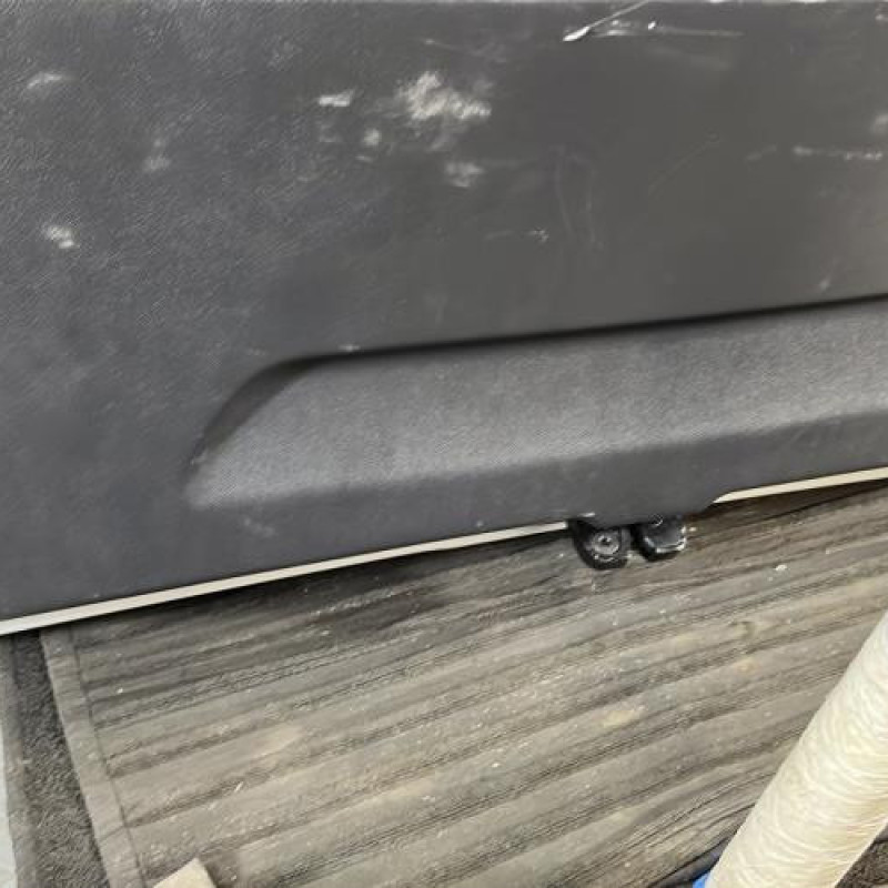 Malle/Hayon arriere RENAULT CLIO 4 Photo n°10