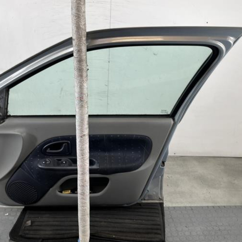 Porte avant droit RENAULT CLIO 2 Photo n°6