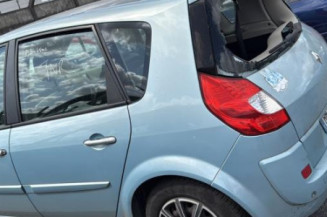 Pare boue avant gauche RENAULT SCENIC 2