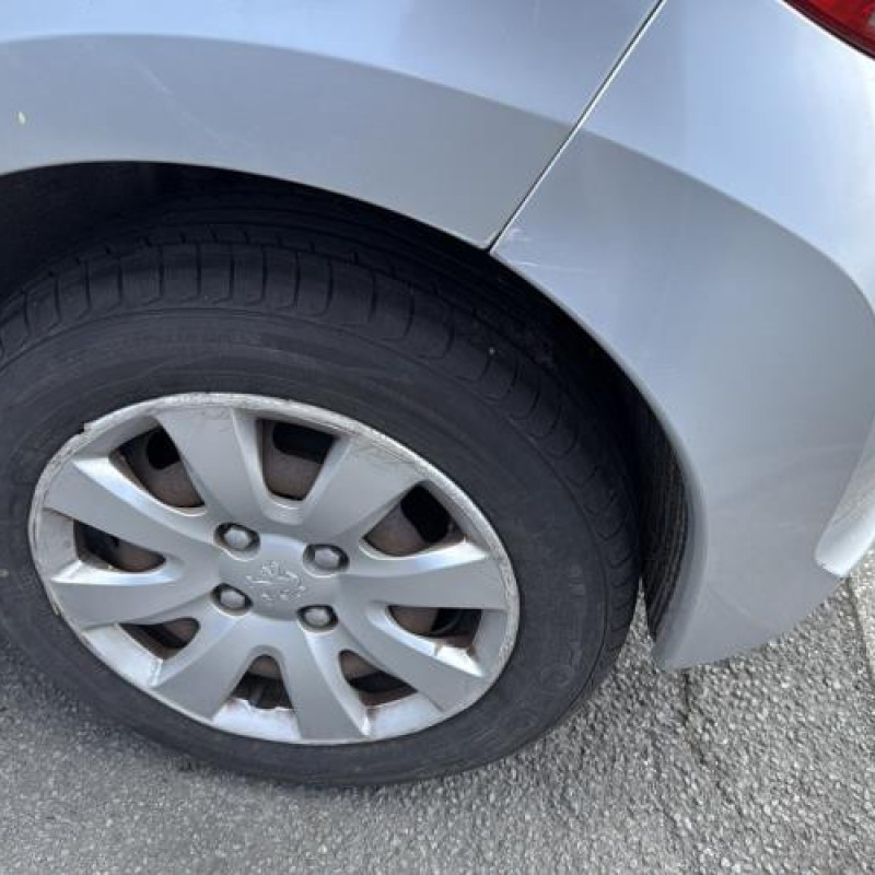 Pare boue avant gauche PEUGEOT 207 Photo n°9