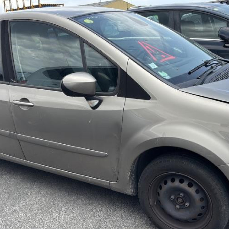 Pare boue avant droit RENAULT GRAND MODUS Photo n°11