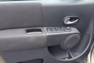 Pare boue avant droit RENAULT GRAND MODUS