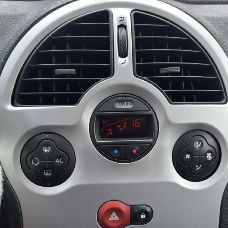 Pare boue avant droit RENAULT GRAND MODUS Photo n°20