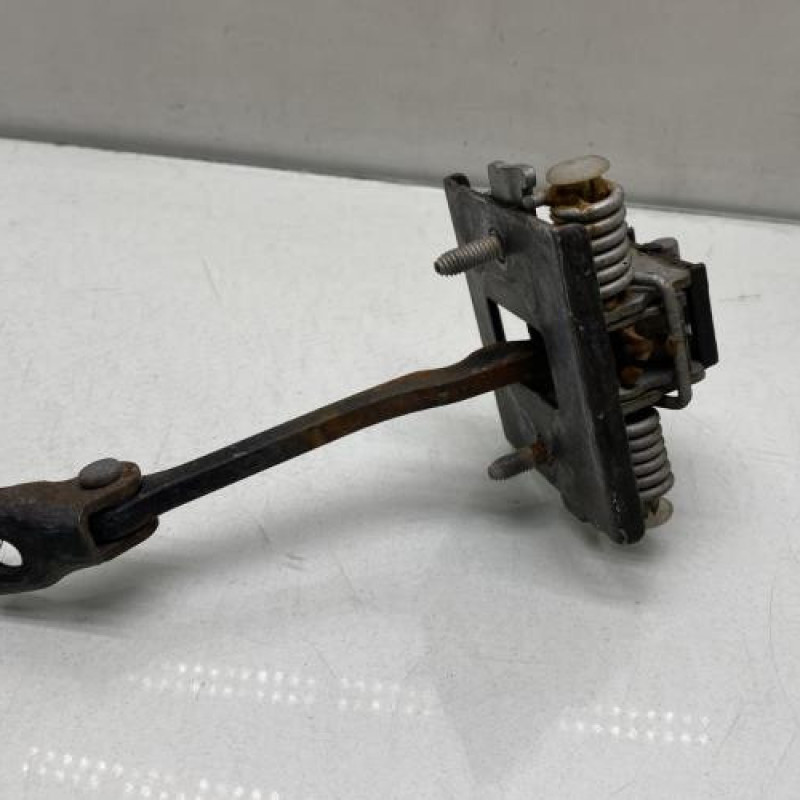 Arret de porte avant droit CITROEN DS5 Photo n°4