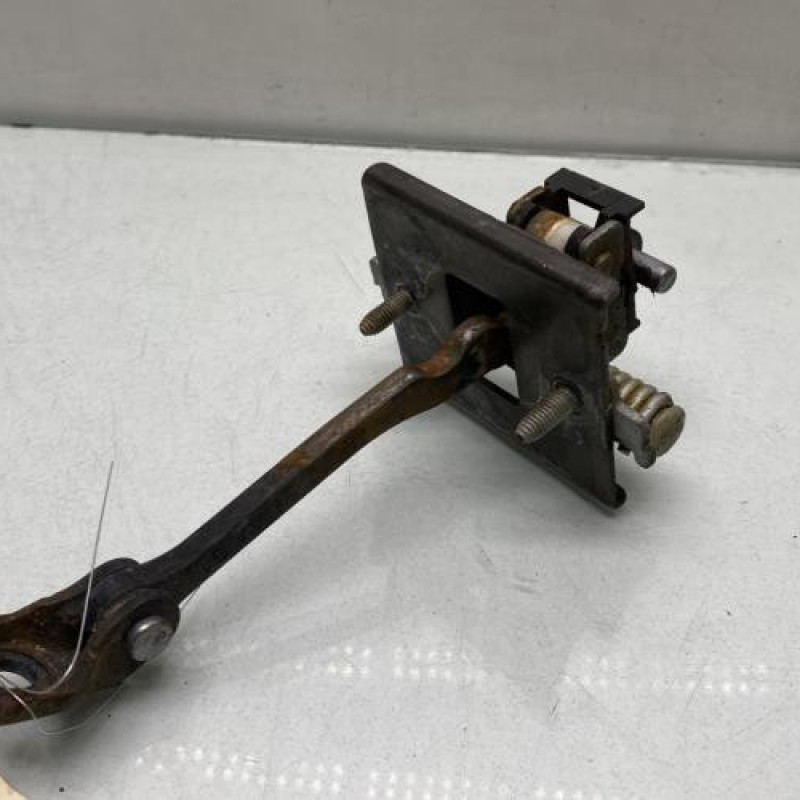 Arret de porte avant gauche CITROEN DS5 Photo n°3