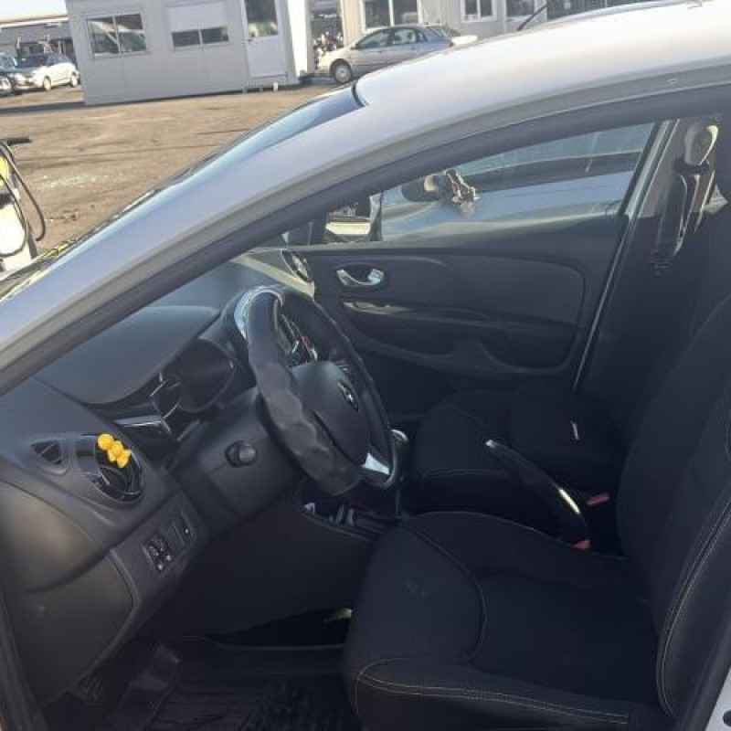 Pare boue avant gauche RENAULT CLIO 4 Photo n°17