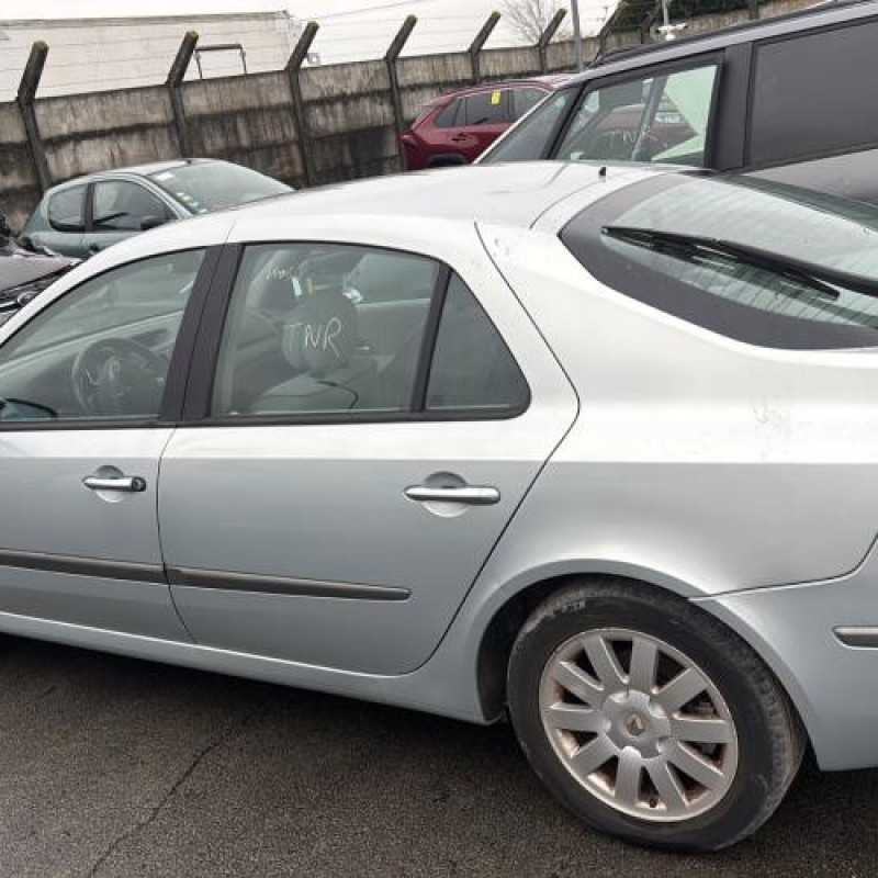 Pare boue avant gauche RENAULT LAGUNA 2 Photo n°10