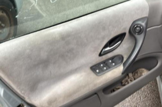 Pare boue avant gauche RENAULT LAGUNA 2