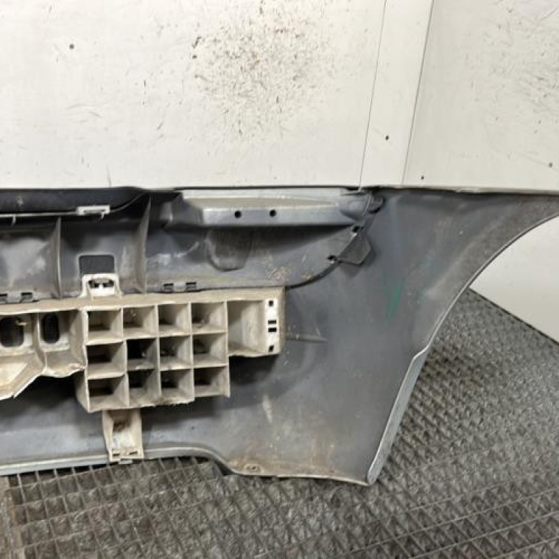 Pare choc arriere RENAULT CLIO 2 Photo n°5