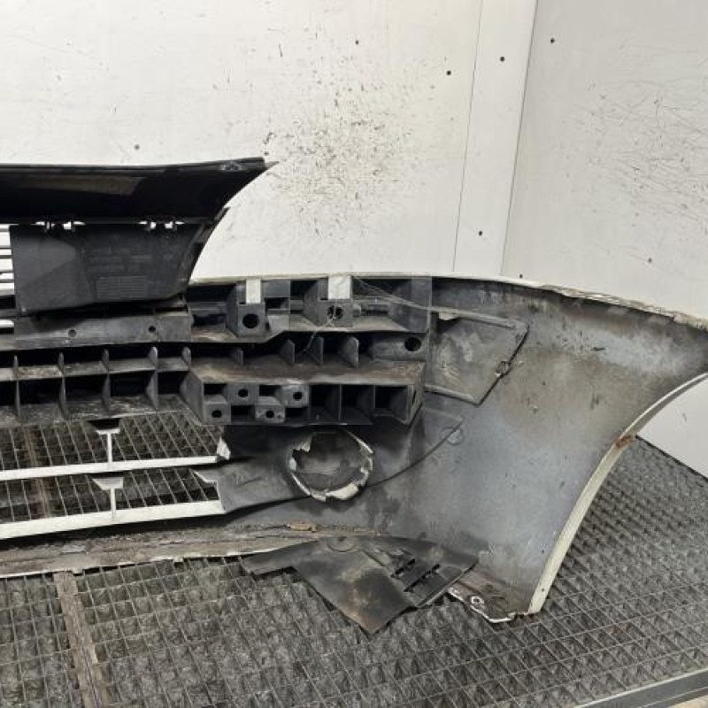 Pare choc avant RENAULT CLIO 2 Photo n°4