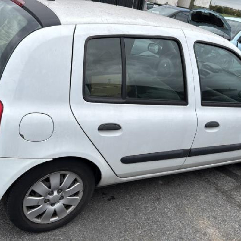 Pare choc avant RENAULT CLIO 2 Photo n°12