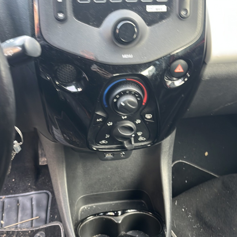 PEUGEOT 108 1.2 VTI - 12V Photo n°8