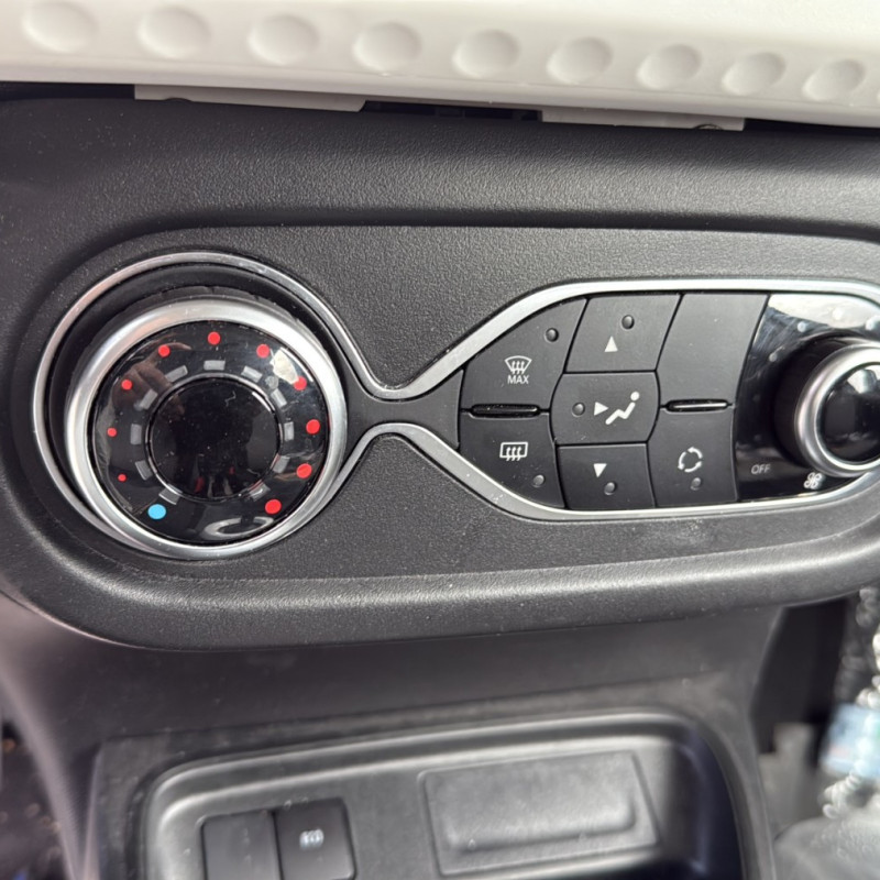 RENAULT TWINGO 3 PHASE 2 ZE Photo n°17