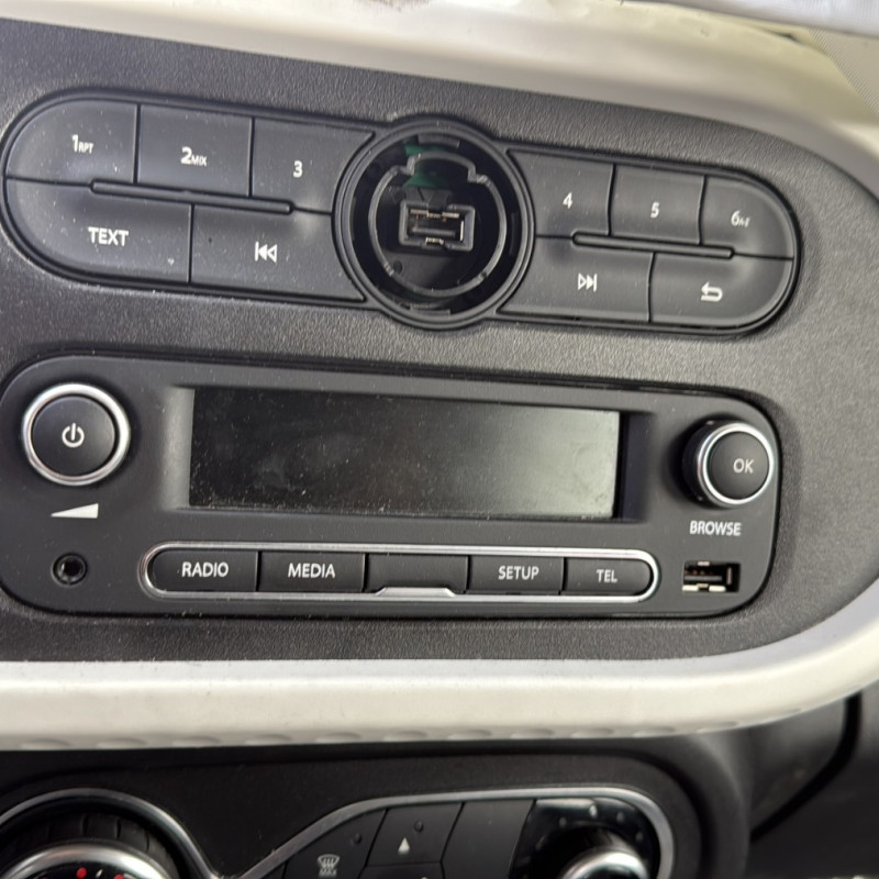 RENAULT TWINGO 3 PHASE 2 ZE Photo n°20