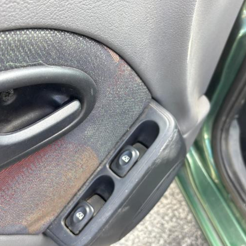 Catalyseur (echappement) RENAULT CLIO 2 Photo n°10