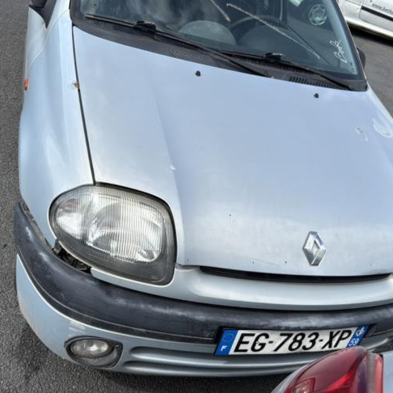 Reservoir essence RENAULT CLIO 2 Photo n°8