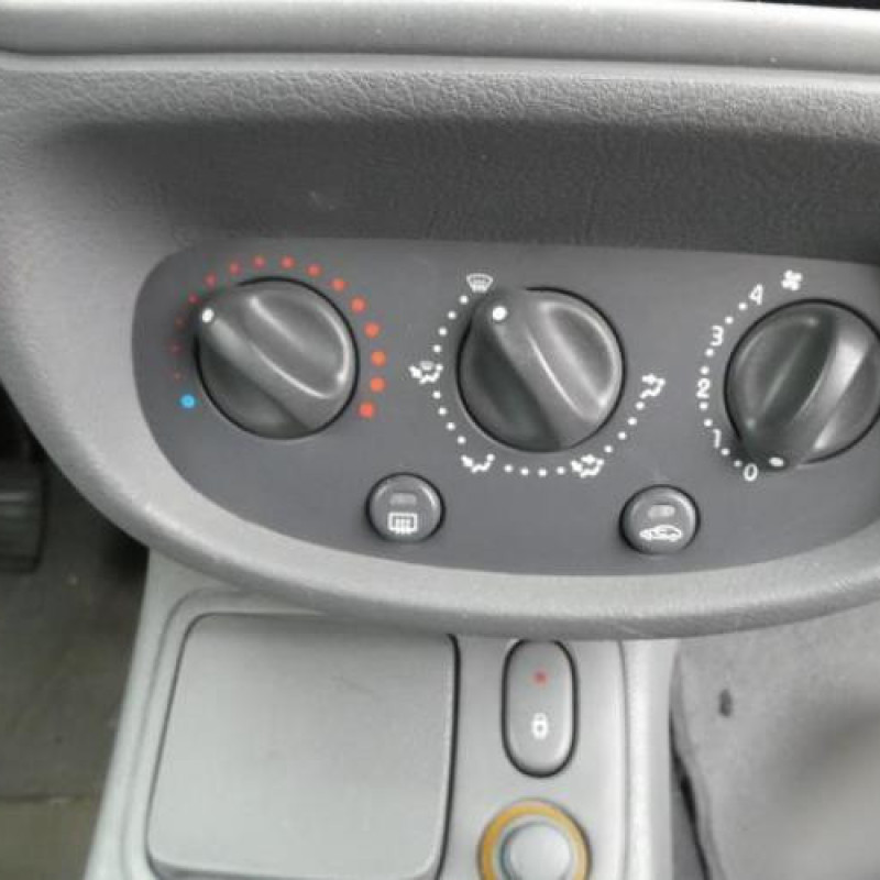 Reservoir essence RENAULT CLIO 2 Photo n°8