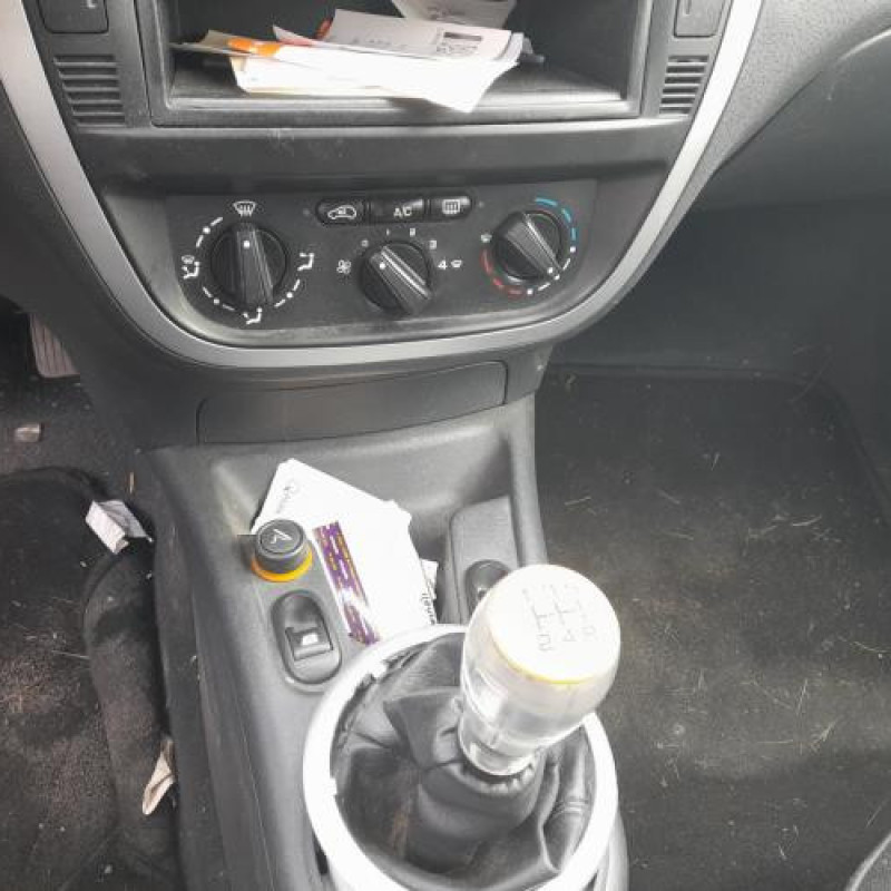 Reservoir essence CITROEN C2 Photo n°8