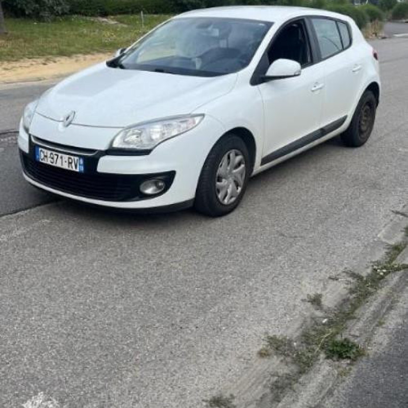 Attache ceinture avant droit RENAULT MEGANE 3 Photo n°16