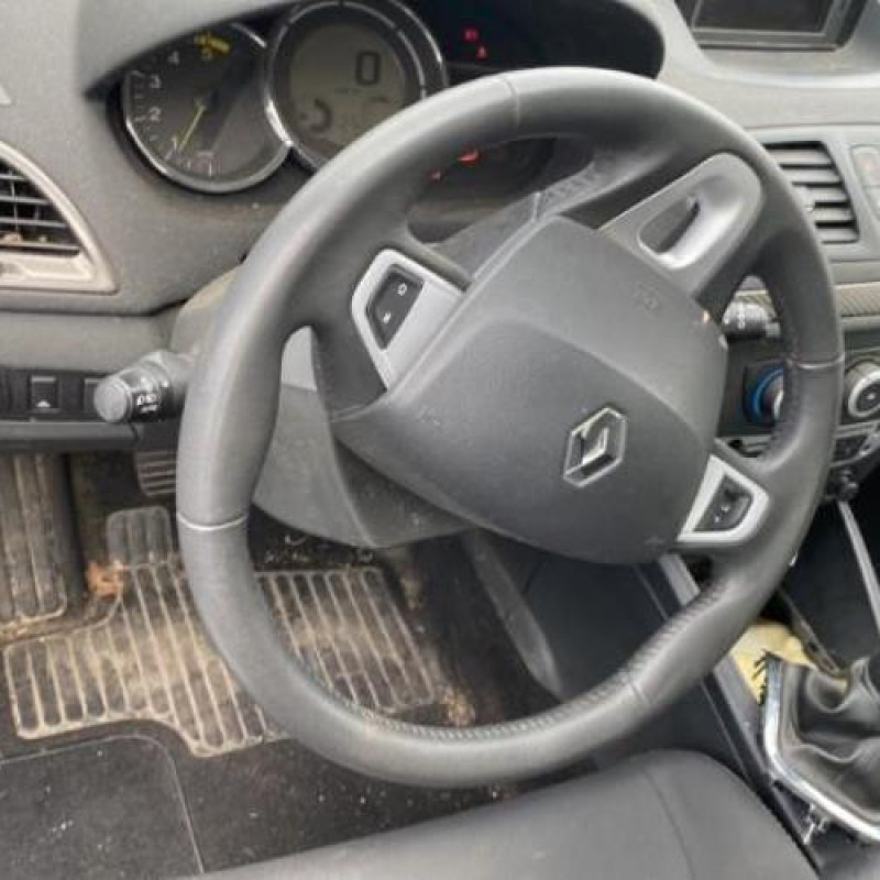 Pare boue avant droit RENAULT MEGANE 3 Photo n°15