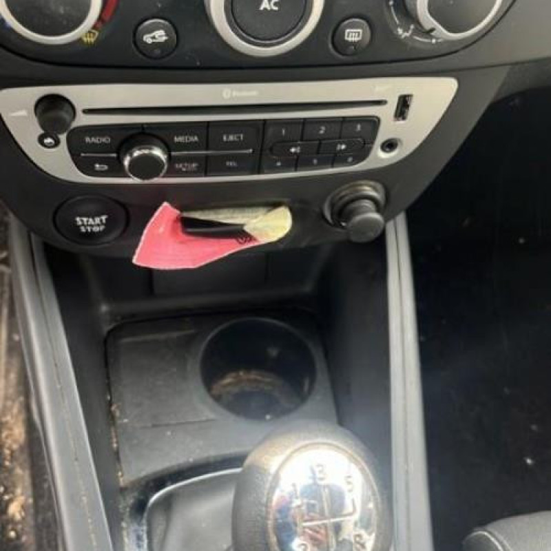 Poignee interieur avant gauche RENAULT MEGANE 3 Photo n°20