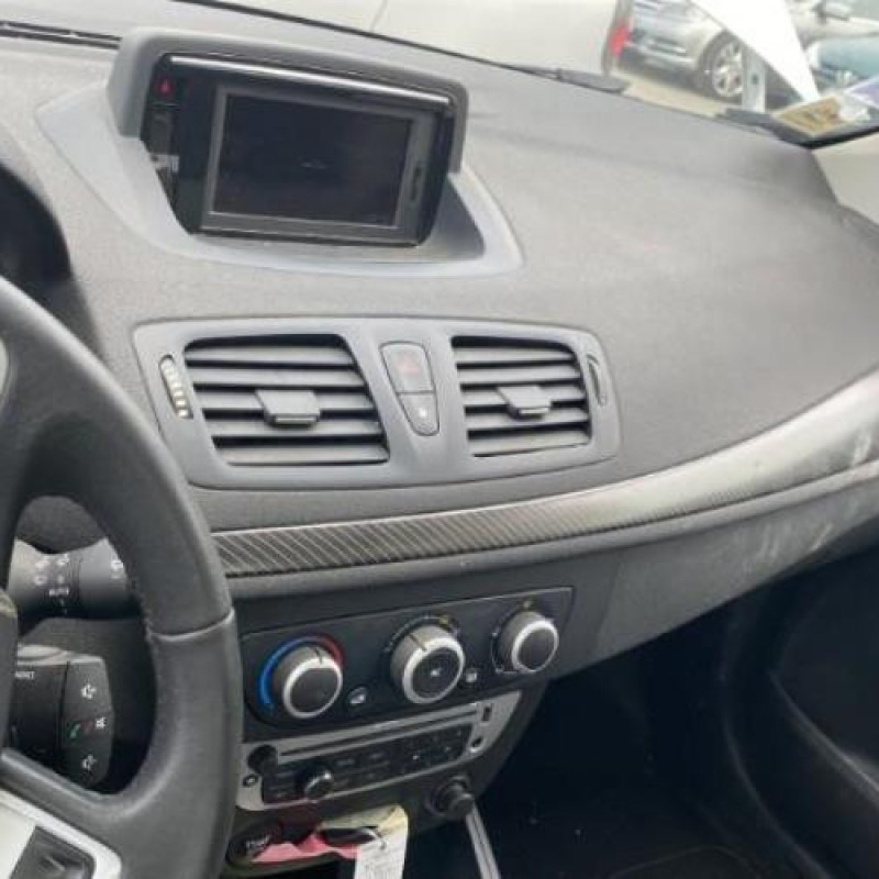 Custode arriere gauche (porte) RENAULT MEGANE 3 Photo n°1