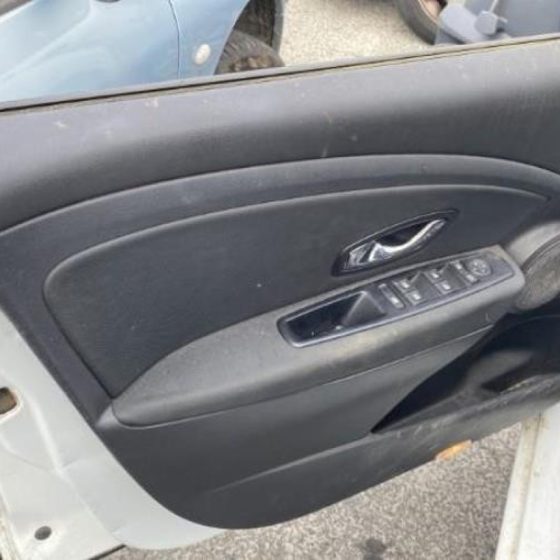 Poignee porte arriere droit RENAULT MEGANE 3 Photo n°8