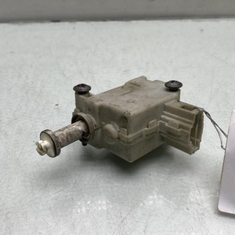 Actionneur verrou trappe d'essence VOLKSWAGEN POLO 4 Photo n°1