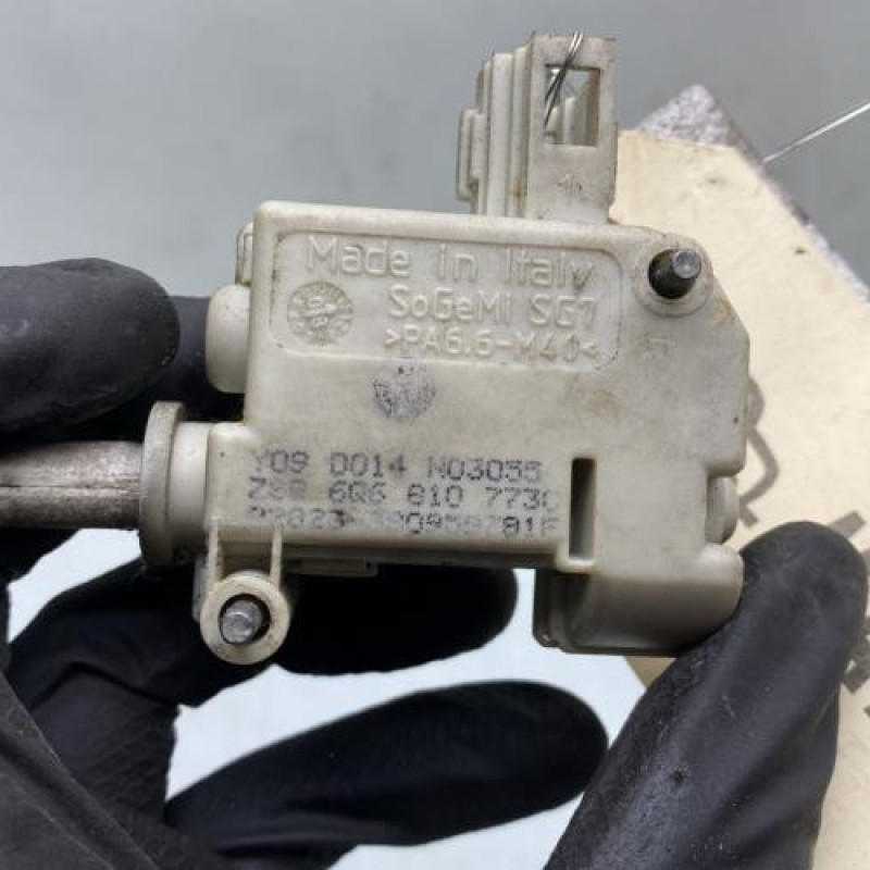 Actionneur verrou trappe d'essence VOLKSWAGEN POLO 4 Photo n°4