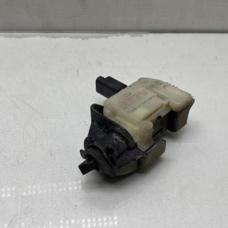 Actionneur verrou trappe d'essence PEUGEOT 508 1 Photo n°1