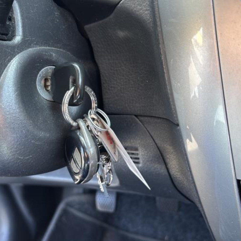 Porte avant droit SUZUKI LIANA Photo n°17