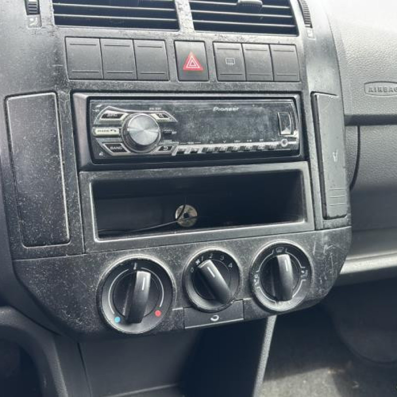 Calandre VOLKSWAGEN POLO 4 Photo n°17