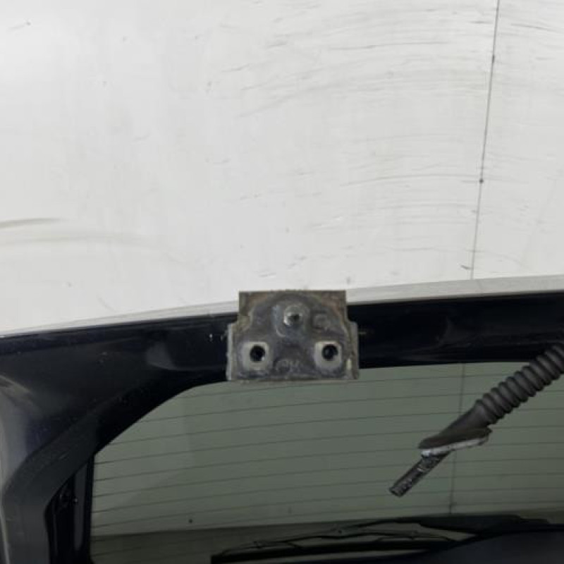 Malle/Hayon arriere FORD FIESTA 5 Photo n°6