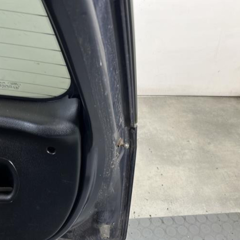 Malle/Hayon arriere FORD FIESTA 5 Photo n°8