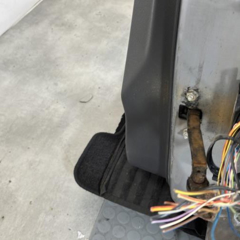 Porte avant gauche OPEL CORSA D Photo n°7