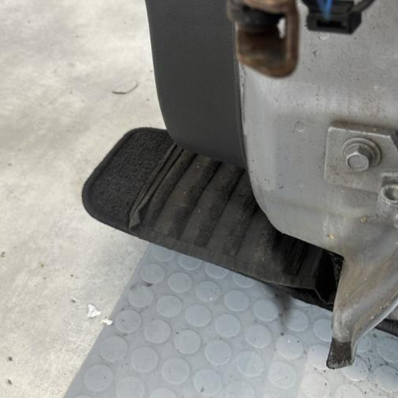 Porte avant gauche OPEL CORSA D Photo n°8