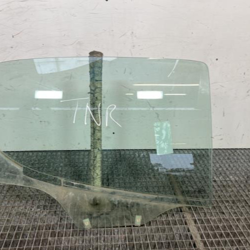 Vitre arriere droit PEUGEOT 207 Photo n°1