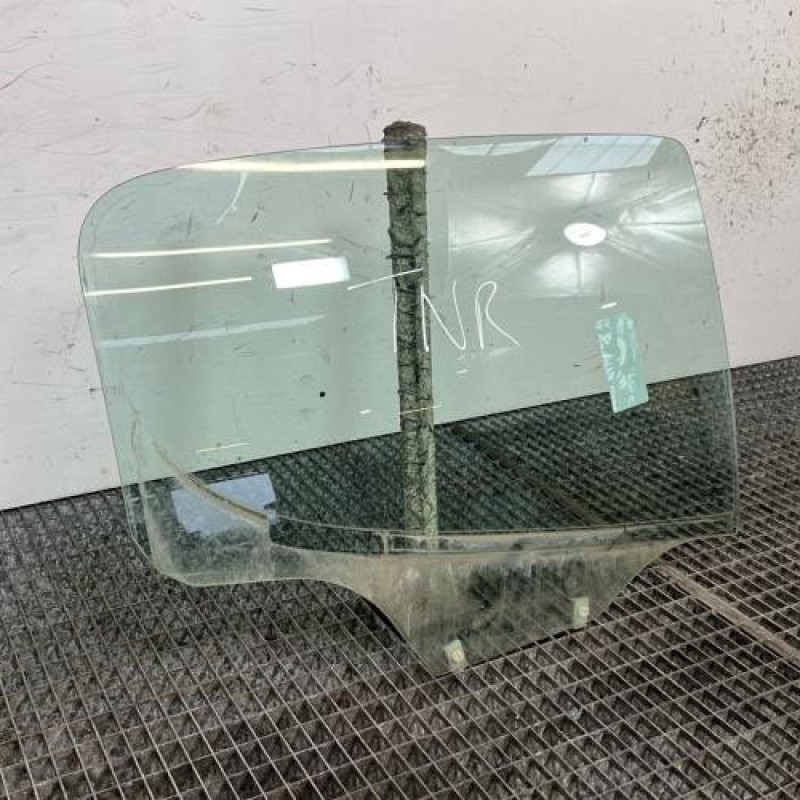 Vitre arriere droit PEUGEOT 207 Photo n°3