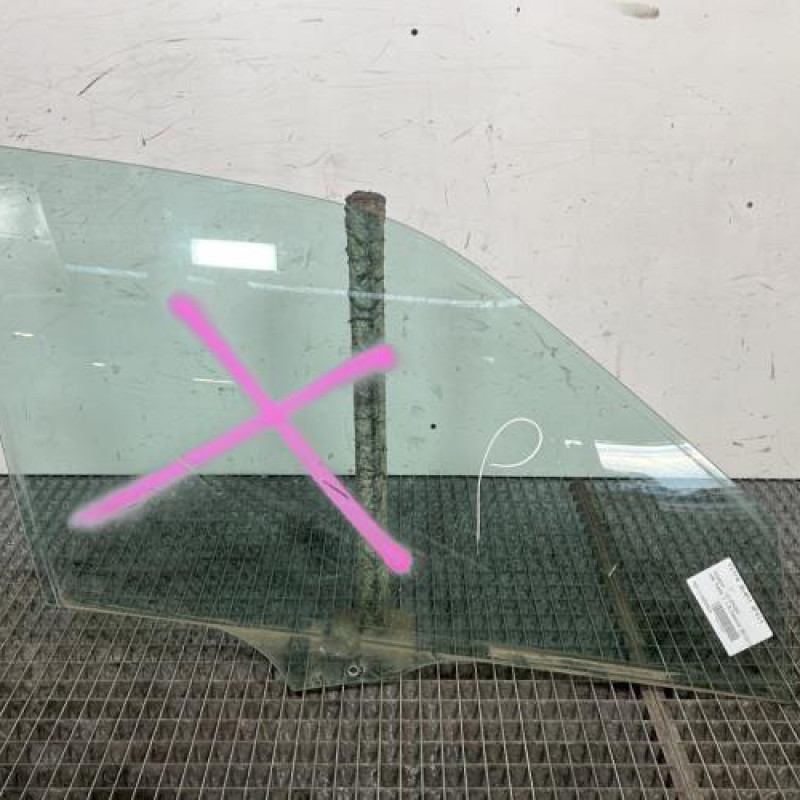 Vitre avant droit PEUGEOT 406 Photo n°1