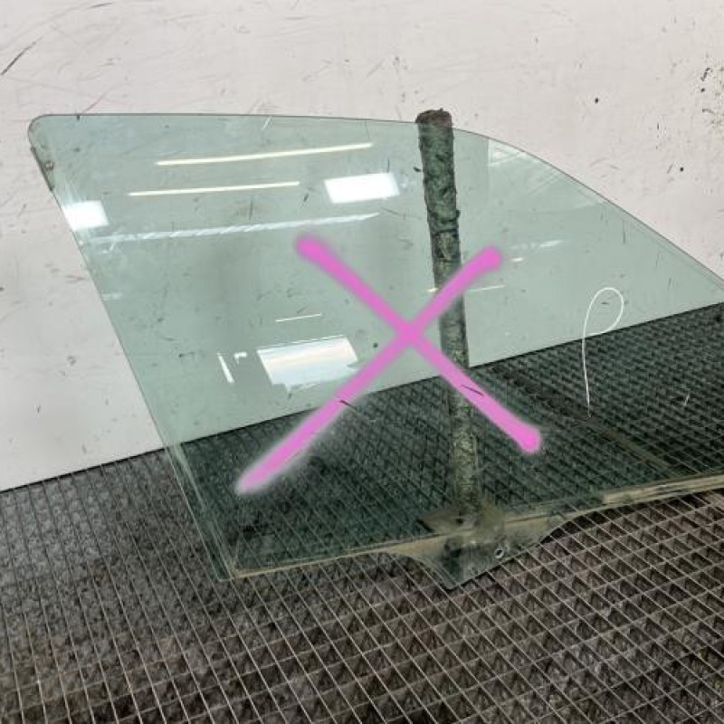 Vitre avant droit PEUGEOT 406 Photo n°2