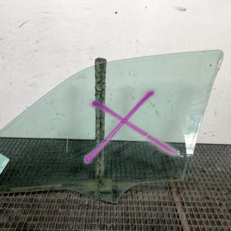 Vitre avant droit PEUGEOT 406 Photo n°4