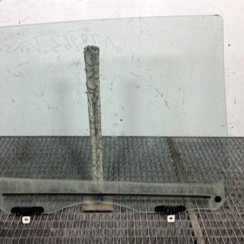 Vitre arriere gauche RENAULT SCENIC 3 Photo n°4