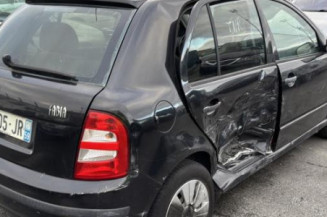 Vitre avant droit SKODA FABIA 1