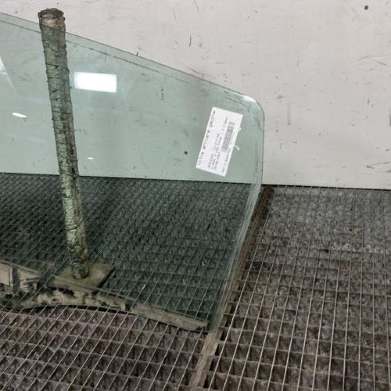 Vitre arriere gauche MERCEDES CLASSE B 245 Photo n°2