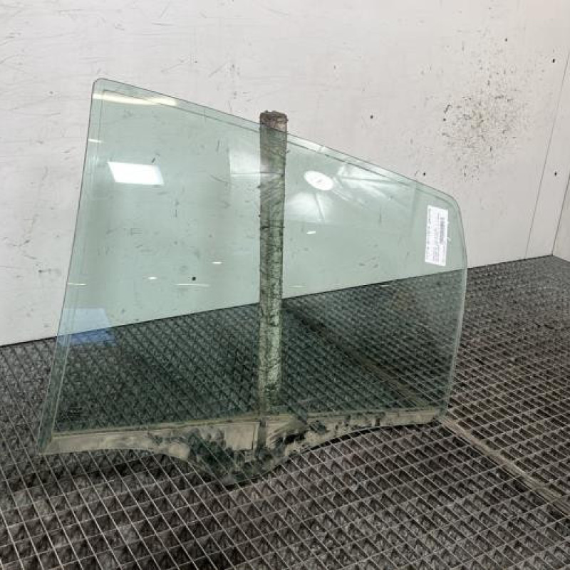 Vitre arriere gauche MERCEDES CLASSE B 245 Photo n°3