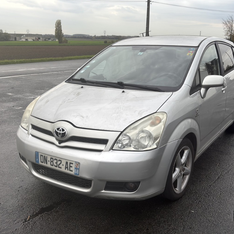 TOYOTA COROLLA VERSO 2 PHASE 1 2.2 D4D - 16V TURBO Photo n°1