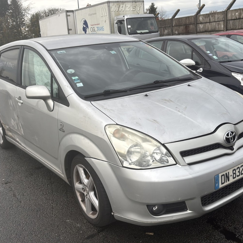 TOYOTA COROLLA VERSO 2 PHASE 1 2.2 D4D - 16V TURBO Photo n°2