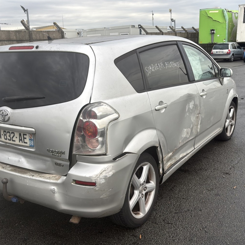 TOYOTA COROLLA VERSO 2 PHASE 1 2.2 D4D - 16V TURBO Photo n°3