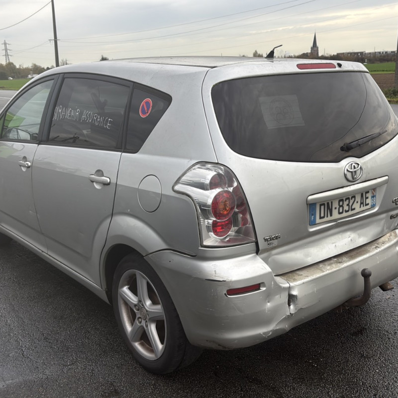 TOYOTA COROLLA VERSO 2 PHASE 1 2.2 D4D - 16V TURBO Photo n°4